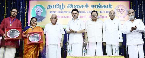 பிற மொழிகள் ஆதிக்கத்தை எதிா்ப்பதில் உறுதி: தமிழ் இசைச் சங்க ஆண்டு விழாவில்முதல்வா் மு.க.ஸ்டாலின் பேச்சு