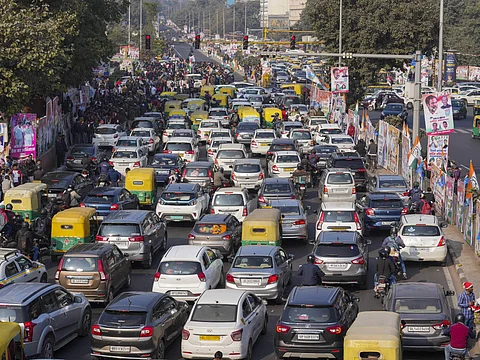 தில்லியில் போக்குவரத்து ஸ்தம்பிப்பு: காரணம் இதுதான்!