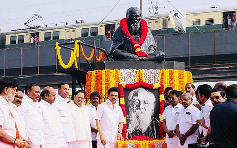 பெரியார் நினைவு நாள்: முதல்வர் மு.க.ஸ்டாலின் மரியாதை