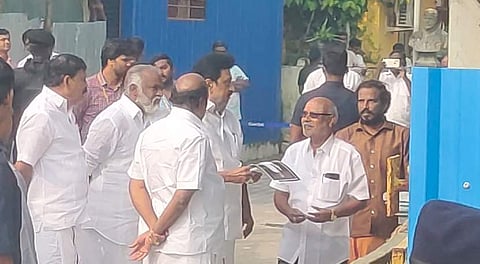 பேராசிரியர் க.அன்பழகனின் திருவுருவச் சிலை பணிகளை ஆய்வு செய்த முதல்வர் 