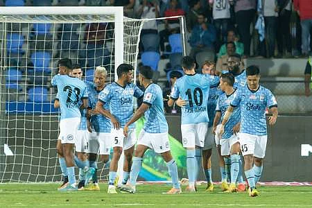 ஐஎஸ்எல்: மும்பையிடம் வீழ்ந்தது சென்னை (2-1)