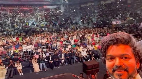 ரசிகர்களுடன் செல்பி விடியோ எடுத்து பதிவிட்ட விஜய்: ட்விட்டரில் வைரல்! 