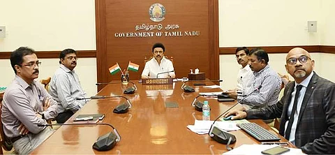 சான்றிதழ்கள் கோரி விண்ணப்பித்தால் ஒரு மாதத்துக்குள் வழங்க முதல்வர் உத்தரவு