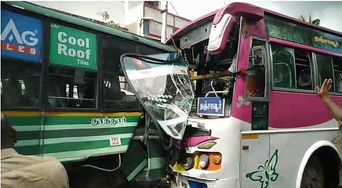 திருவையாறு அருகே நேருக்கு நேர் மோதிக்கொண்ட  தனியார் -அரசுப் பேருந்து