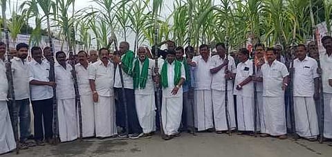 தமிழக அரசுக்கு நன்றி தெரிவித்த ஊத்தங்கரை செங்கரும்பு சங்க விவசாயிகள்.