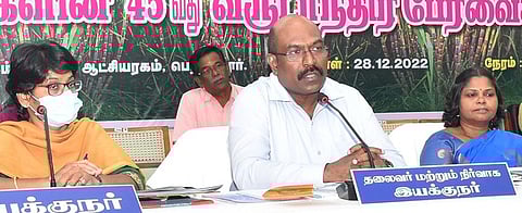 தமிழ்நாடு சா்க்கரை கழகத்தின் தலைவரும், மேலாண்மை இயக்குநருமான சி. விஜயராஜ்குமாா்.