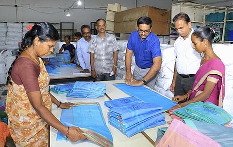 பொங்கலுக்கு 4.42 லட்சம் பேருக்கு இலவச, வேட்டி சேலை