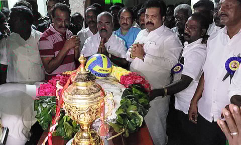 நேபாளத்தில் உயிரிழந்த வாலிபால் விளையாட்டு வீரரின் சடலம் கிராமத்திற்கு கொண்டு வரப்பட்டது