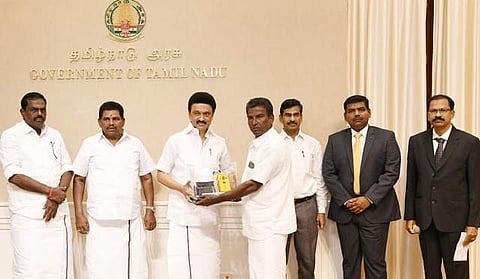 மீன்பிடி விசைப்படகுகளில் டிரான்ஸ்பாண்டர்கள் பொருத்தும் திட்டத்தை தொடங்கி வைத்தார் முதல்வர்