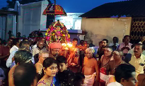 குன்றக்குடியில் அண்ணாமலை தீபம் ஏற்றம்