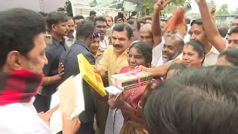 தென்காசி ரயில் நிலையத்தில் முதல்வருக்கு மக்கள் உற்சாக வரவேற்பு!