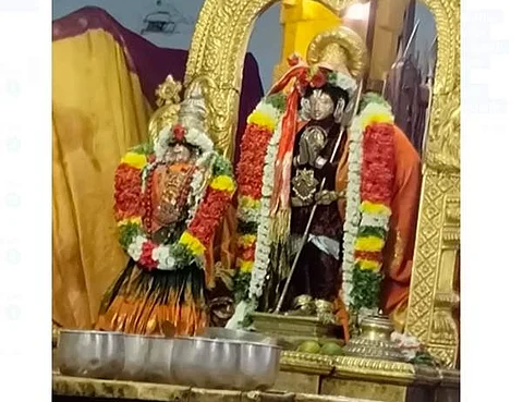 திருமங்கையாழ்வார் சிறப்பு அலங்காரத்தில் காட்சி