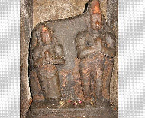 திருவாரூர் கோயிலில் காணப்படும் மாமன்னன் ராஜேந்திர சோழன் - பரவை நங்கை சிற்பங்கள்.