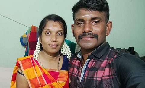 திருமுருகனுடன் சரண்யா எடுத்துக் கொண்ட புகைப்படம்