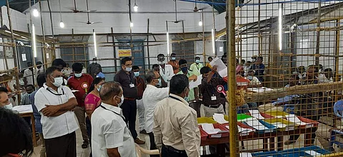 கர்நாடக தேர்தல்: சுகாதார அமைச்சர் ஸ்ரீராமுலு பின்னடைவு!