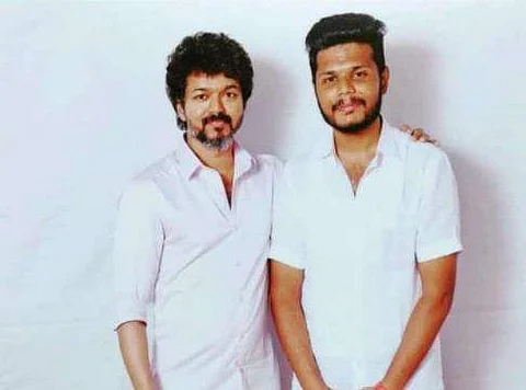 நடிகர் விஜய்யுடன் பர்வேஸ் (கோப்புப் படம்)