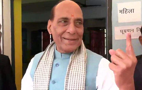 உ.பி.யில் மத்திய அமைச்சர் ராஜ்நாத் சிங் வாக்களித்தார்