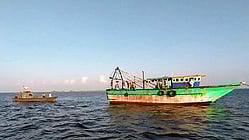 தமிழக மீனவர்கள் 7 பேர் இலங்கை கடற்படையினரால் கைது!