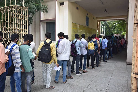 வேலைவாய்ப்பின்றி தவிக்கும் இந்திய இளைஞர்கள்