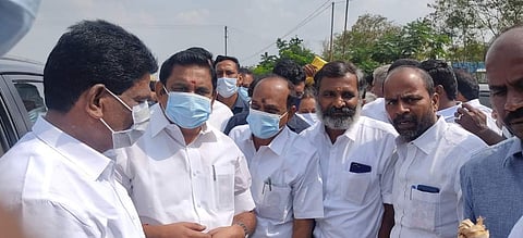 தூத்துக்குடி மாவட்ட எல்லையில் எடப்பாடி பழனிச்சாமிக்கு வரவேற்பு.