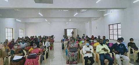 பள்ளி மேலாண்மைக் குழு உறுப்பினா்களுக்கான பயிற்சி முகாம்