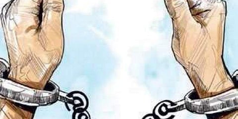 புத்தகக் காட்சியில் திருடி மாட்டிக் கொண்ட நடிகை