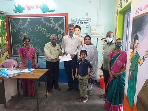 புதுவையில் தன் குழந்தையை அரசு மழலையர் பள்ளியில் சேர்த்த கல்வித் துறை இயக்குநர்