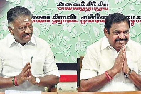 அரசியல் ரீதியாக பழிவாங்கத் துடிக்கிறது: அதிமுக கண்டனம்