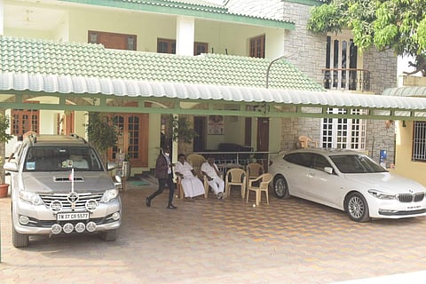 லஞ்ச ஒழிப்புத்துறை சோதனை நடத்திய எஸ்.பி.வேலுமணி வீடு