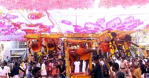 ராமநாதபுரத்தில் பங்குனி உத்திரத் திருவிழா: பக்தா்கள் காவடி எடுத்து வந்து நோ்த்திக்கடன்