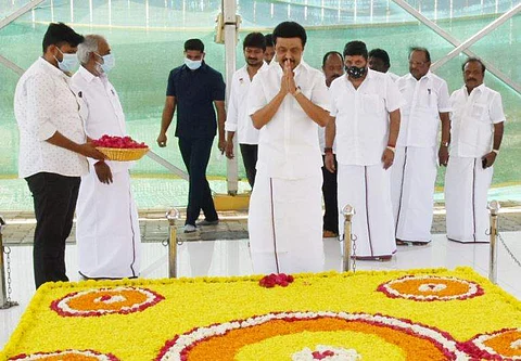 கருணாநிதி நினைவிடத்தில் முதல்வர்  மு.க.ஸ்டாலின் மரியாதை