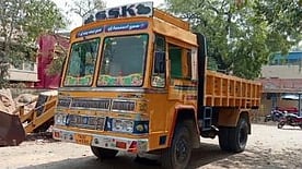 கிராவல் மண் கடத்திய லாரி பறிமுதல்