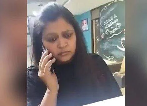பெண் ஊழியர்