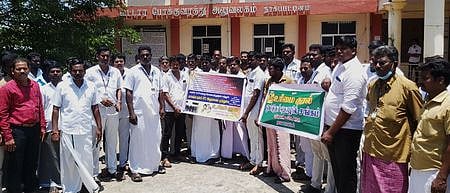 ஓட்டுநா் தொழிற்சங்கத்தினா்ஆா்ப்பாட்டம்