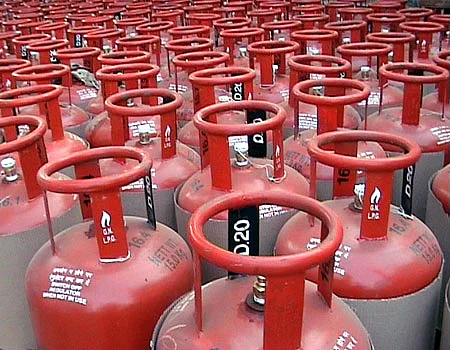 குடும்பத்திற்கு 3 எரிவாயு சிலிண்டர்கள் இலவசம்: கோவா அரசு