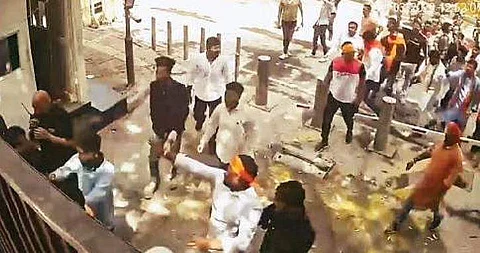 'கேஜரிவால் மன்னிப்பு கேட்க வேண்டும்; இல்லையெனில் போராட்டம் தொடரும்' - தேஜஸ்வி சூர்யா