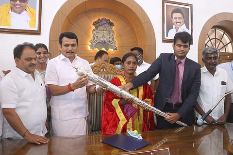 கோவை மேயராக கல்பனா பதவியேற்றுக் கொண்டார்.
