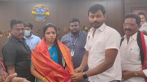 வேலூர் மேயராக சுஜாதா ஆனந்தகுமார் போட்டியின்றித் தேர்வு