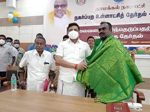 நாமக்கல் நகர்மன்றத் தலைவராக து.கலாநிதி பதவியேற்பு: 3 நகராட்சிகளில் திமுக வேட்பாளர் தோல்வி