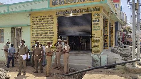திருப்பூரில் தனியார் அடகுக் கடையில் 3 கிலோ தங்கம், 9 கிலோ வெள்ளி திருட்டு