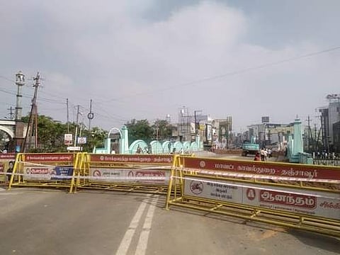 தஞ்சாவூரில் இன்று காலை மூடப்பட்ட இர்வீன் பாலம்.