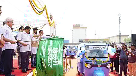 அரசுத் துறைகளில் மின்சார வாகனப் பயன்பாடு: அறிக்கை சமா்ப்பிக்க மத்திய அரசுக்கு உச்சநீதிமன்றம் உத்தரவு