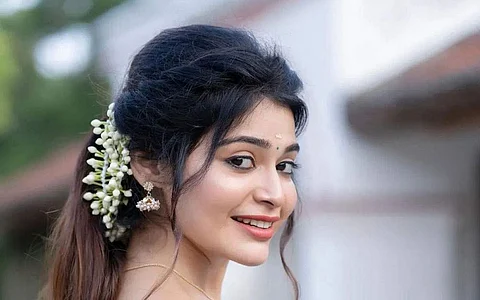 தனியார் தொலைக்காட்சியில் ஒளிபரப்பாகிய முள்ளும் மலரும் தொடர் மூலம் அறிமுகமானார். படம் - இன்ஸ்டாகிராம்