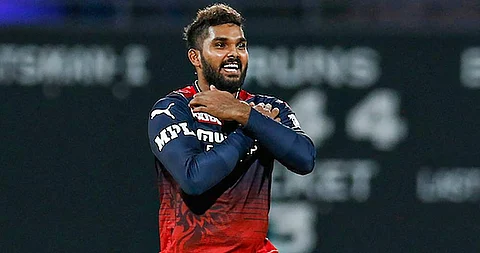 ஆர்சிபி அணியில் விளையாடும் இலங்கை வீரர் ஹசரங்கா
