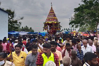 நல்லாத்தூா் மாரியம்மன் கோயில் தோ்த் திருவிழா