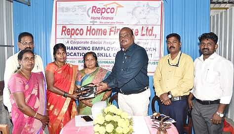 இலவச தையல் இயந்திரங்கள் வழங்கல்