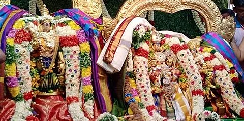 மானாமதுரை சித்திரைத் திருவிழாவில் திருக்கல்யாணம் முடிந்து திருமணங்கல்ய நாணுடன்  அருள்பாலிக்கும் ஸ்ரீ ஆனந்தவல்லி அம்மன் பிரியாவிடை சமேதமாய் ஸ்ரீசோமநாதர் சுவாமி.