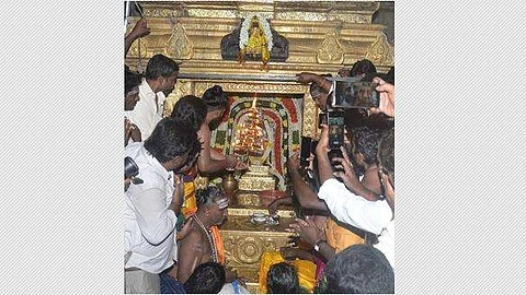 திட்டை கோயிலில் வெள்ளிக்கவச அலங்காரத்தில் குரு பகவான்.