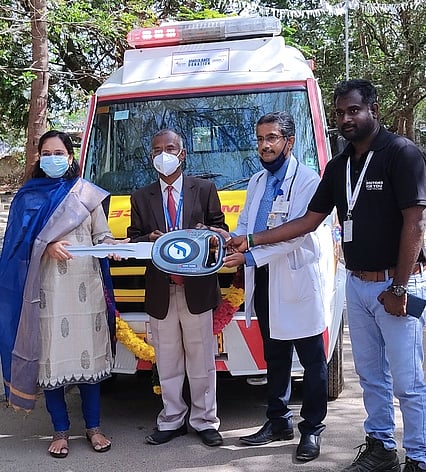 அரசு புற்றுநோய் மருத்துவமனைக்கு ஆம்புலன்ஸ் வாகனம் நன்கொடை
