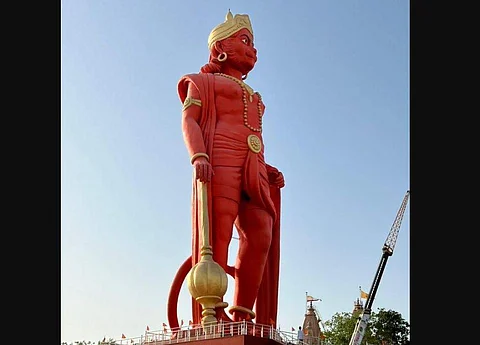 குஜராத் மோர்பியில் கேசவானந்த் ஆசிரமத்தில் அமைக்கப்பட்டுள்ள 108 அடி உயர பிரம்மாண்ட அனுமன் சிலை